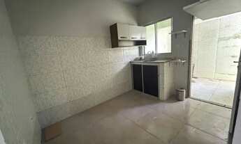 Imagem 4: Casa em condomínio fechado de 1/4 em Bengui!!