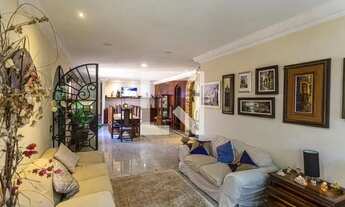 Imagem: Casa à Venda - Serra, 3 Quartos, 330 m2