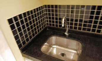 Imagem 5: Sala ampla e bem projetada. Ideal para escritório ou clínica