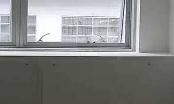 Imagem 5: Sala comercial de 35m² com banheiro privativo e vista frontal