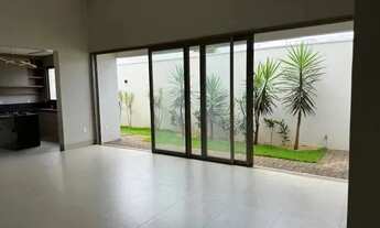 Imagem 4: Casa de condomínio para aluguel tem 230 metros quadrados com 4 quartos