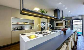 Imagem 6: Casa Com 3 Suítes, Lareira e Varanda no Condomínio Cyrela - Conforto e Exclusividade