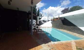 Imagem 2: Casa com cinco Quartos com 419 m² de área construída no Bairro da Ribeirania!