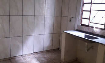 Imagem: Casa de 2 quartos frente para de ônibus