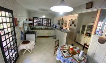 Imagem 3: Casa de condomínio para venda possui 309 metros quadrados com 4 quartos