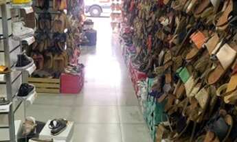 Imagem 6: Passando ponto loja completa ponto movimentado ao lado do trem