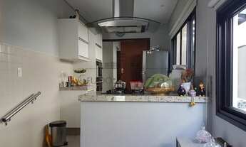 Imagem 6: Casa de condomínio para venda tem 220 metros quadrados com 4 quartos