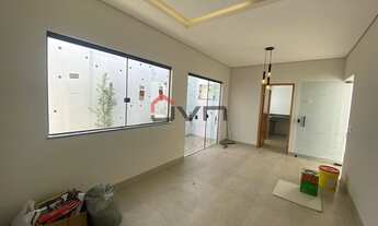 Imagem 4: Casa a venda contando com 3 quartos grandes sendo um suíte, sala ampla em dois ambientes