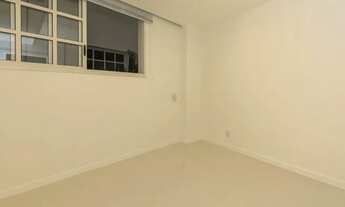 Imagem 3: Fundos! Silencioso! Metros da Praia!