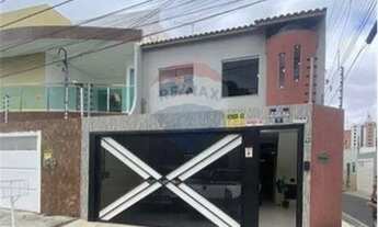 Imagem: Casa no centro de Petrolina, estilo sobrado