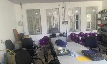 Imagem 2: Vendo apartamento de posse com três quartos sala ampla área em Madureira