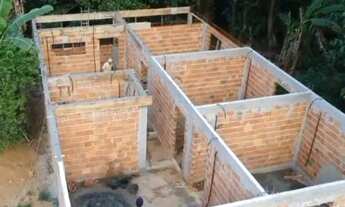 Imagem: Terreno com casa em construção ( Glicerio