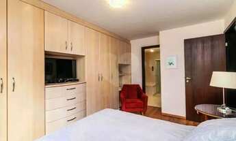 Imagem 4: Sobrado para venda possui 150 metros quadrados com 4 quartos em Bacacheri - Curitiba - PR