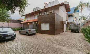 Imagem: Casa à venda em Menino Deus com 300 m²