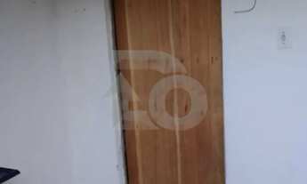 Imagem 7: Imóvel no Albano Franco com Cozinha Ampla, Quintal e Venda à Vista