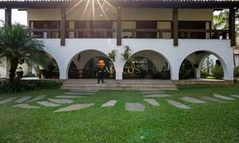 Imagem 2: Bela Casa com Terreno de 2.000m2 em Condominio!