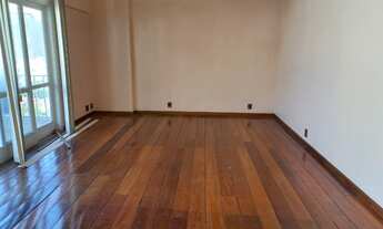 Imagem 3: Prédio recuado com vista livre e varanda frontal , sol da manhã 1 por andar no Coração de