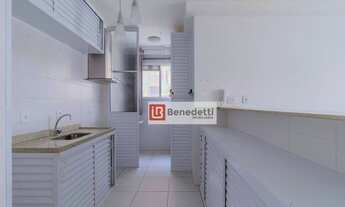 Imagem 3: Lindo apartamento, com 2 dormitórios e 1 vaga de garagem coberta, armários nos dormitórios