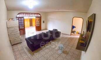 Imagem 4: Casa em via pública com 4 quartos (sendo 3 suites) e 5 banheiros