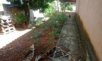 Imagem 3: Lote de 734m² com uma construção a 1 km da Lagoa Central