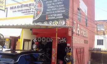 Imagem 5: Vendo esse prédio na Av. Jorge Amado, ao lado da madereira Ipê