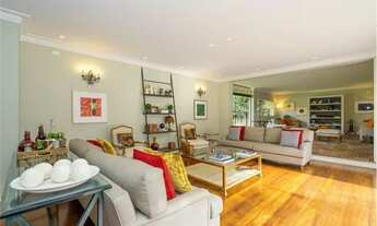 Imagem 6: Localizada em rua fechada com Guarita! 4 suítes! Piscina! 4 Vagas! Real Parque!