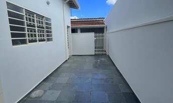 Imagem 3: Excelente casa com casa de fundo