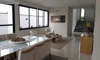 Imagem 5: Casa de condomínio para venda possui 350 metros quadrados com 5 quartos