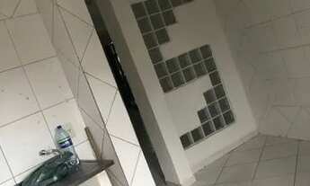 Imagem 5: Aluga-se Casa Espaçosa na Liberdade ao Lado da Loja MAX CALÇADOS .