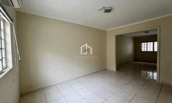 Imagem 3: Sobrado com 3 dormitórios sendo 1 suíte no bairro Vila Bourghese em Pindamonhangaba