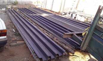 Imagem: Telhas de zinco e treliças para galpão