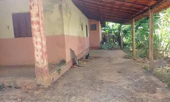 Imagem 2: Lote de 734m² com uma construção a 1 km da Lagoa Central