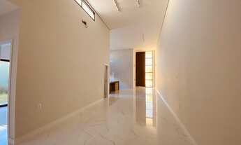 Imagem 5: Casa Plana em Rua Privativa 168,78m², no Aquiraz, 3 suítes, 2 vagas, sala com pé direito