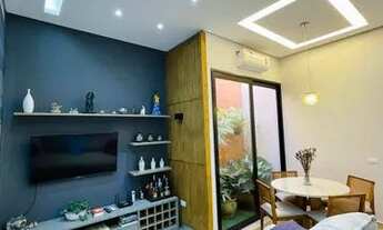 Imagem 2: A casa no vilagio Imperial possui 90 metros quadrados com 2 quartos, sento 1 suite, área g