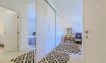 Imagem 4: Casa recém-construída com área de 268m², em centro de terreno, afastada da rua e de imóvei