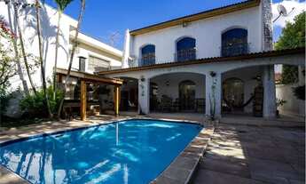 Imagem 3: Casa Exclusiva com piscina em um dos bairros mais charmosos de São Paulo: Campo Belo