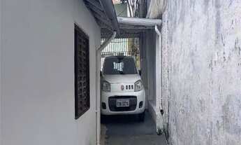 Imagem 2: Casa térrea com comércio conjugado. Terreno conta com 260 metros quadrados. Acasa tem gara