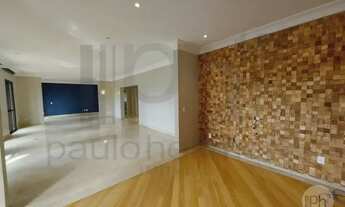 Imagem 4: Prédio imponente próximo ao Parque Ibirapuera