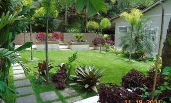 Imagem: CASTELANEA VENDO LINDA CASA COM JARDIM