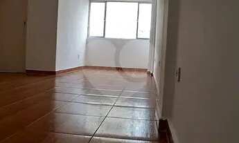 Imagem 2: Quarto e sala amplo Ponta da Praia Santos