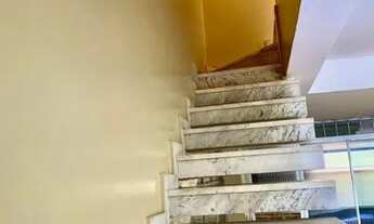 Imagem 4: Apartamento amplo e muito bem conservado, com 4 quartos, armários completos e vaga garagem