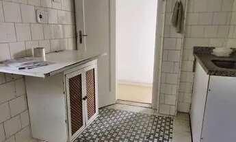 Imagem 2: Apartamento em prédio pequeno em Rua bucólica da Gávea