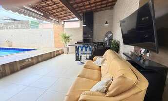 Imagem 2: Casa à venda com 3 quartos, 308m²