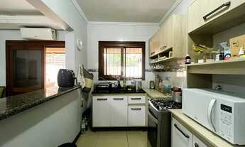 Imagem 6: Casa estilo sobrado com 150m², 3 dormitórios sendo 1 suíte, pátio e vaga para 2 carros no