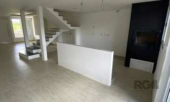 Imagem 3: Casa com 03 Dormitórios / Amplo Terraço e Pátio