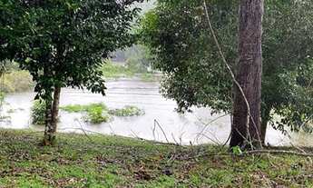 Imagem 2: Sitio com praia particular a 60km de santarem
