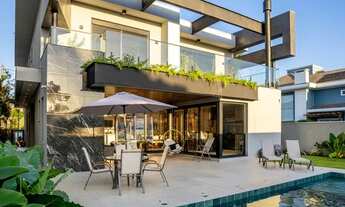 Imagem 2: Sobrado alto luxo em condominio, 3 suites e 4 vagas de garagem