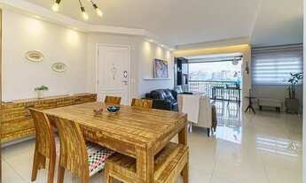 Imagem 5: Apartamento com varanda gourmet e churrasqueira integrada ao living de 102 m², com duas va