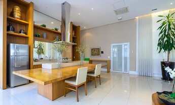 Imagem 7: Apartamento com varanda gourmet e churrasqueira integrada ao living de 134 m², com duas va