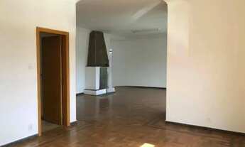 Imagem 6: Sobrado para aluguel possui 366 metros quadrados com 6 quartos